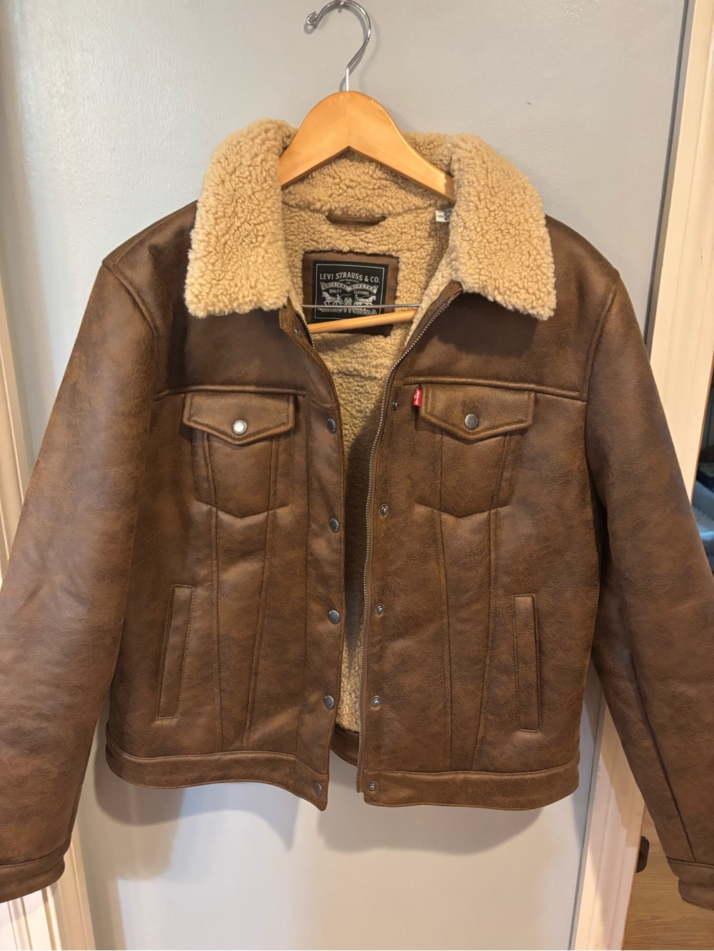 Leviās Sherpa-Lined Faux Leather Aviator Jacket ā Size Large